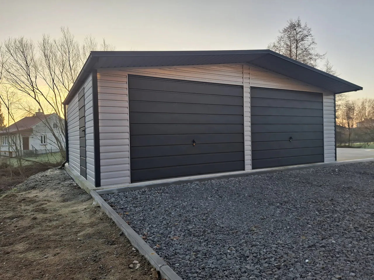 Garage 7 × 6 m